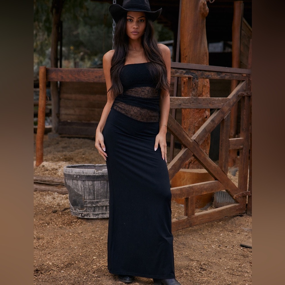 12th tribe Hazel Black Lace Strapless Maxi Dress